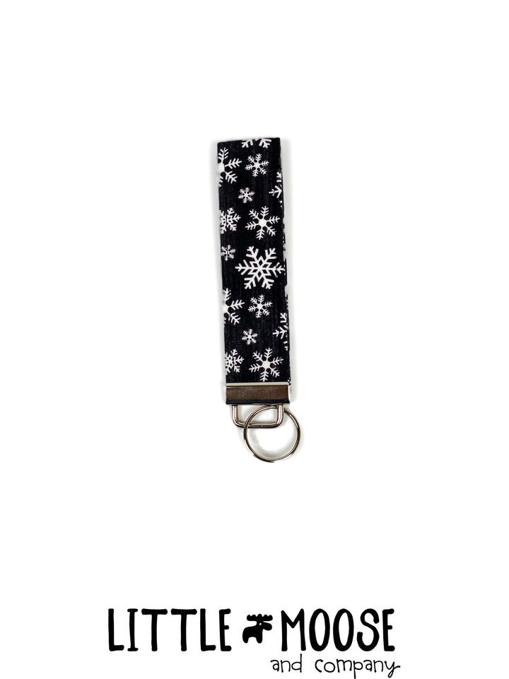 fabric key fob #print_black-snowflakes